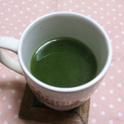 お邪魔します(^^)粉末緑茶で作りました。青汁のクセが和らいで、美味しかったです。ご馳走様（*^_^*）